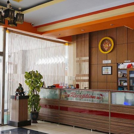 Oyo 2291 Hotel Bahagia Makassar Esterno foto