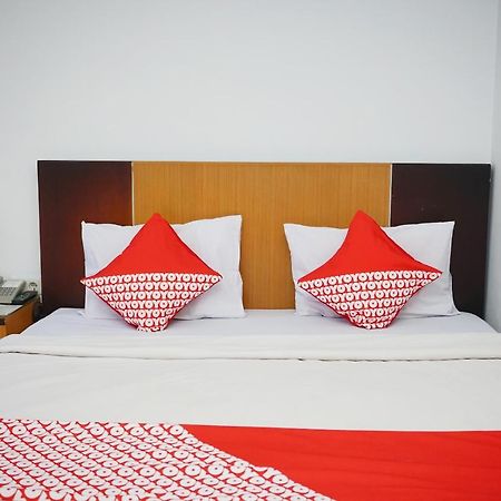 Oyo 2291 Hotel Bahagia Makassar Esterno foto