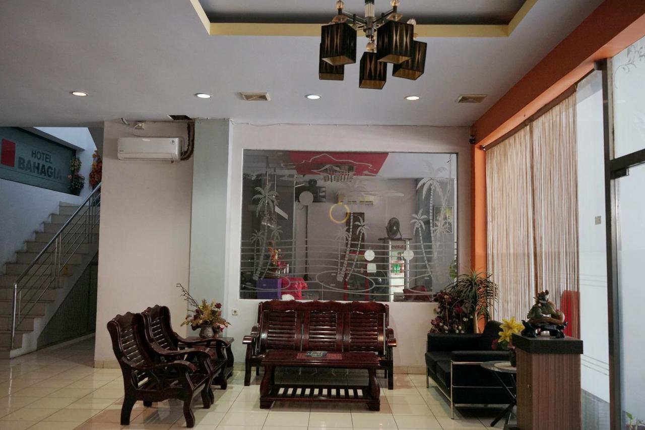 Oyo 2291 Hotel Bahagia Makassar Esterno foto