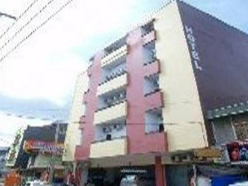 Oyo 2291 Hotel Bahagia Makassar Esterno foto